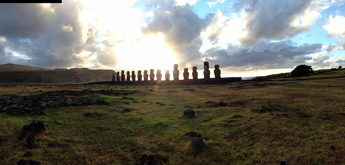 8 Moai Statues