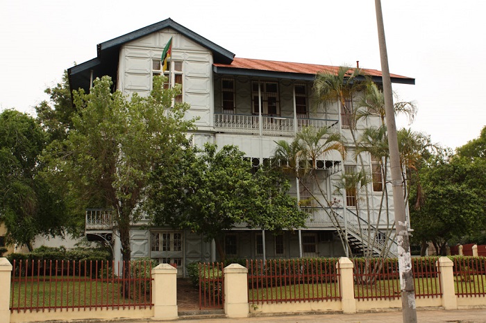 10 Casa Ferro