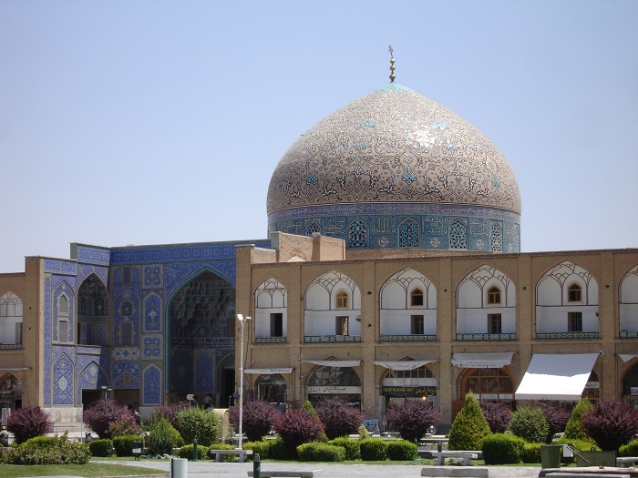 10 Lotfollah Mosque