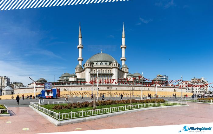 2 Taksim Square in Istanbul
