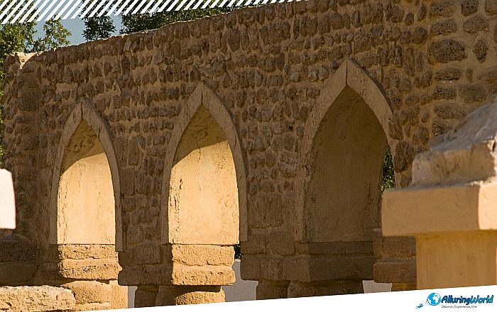 1 Khamis Mosque