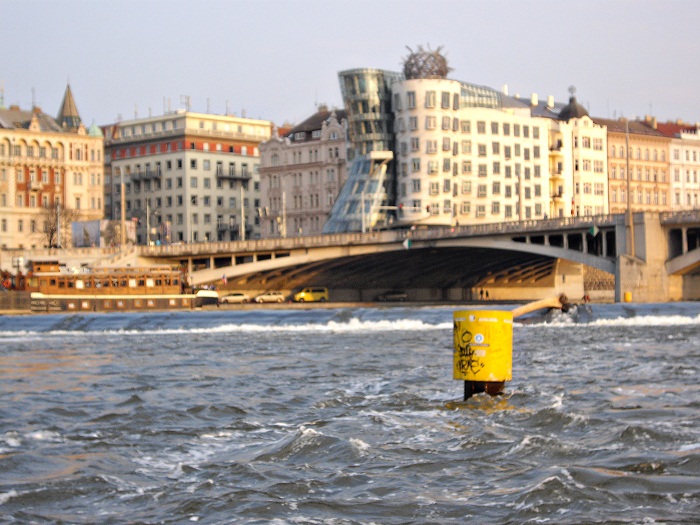 10 Dancing House