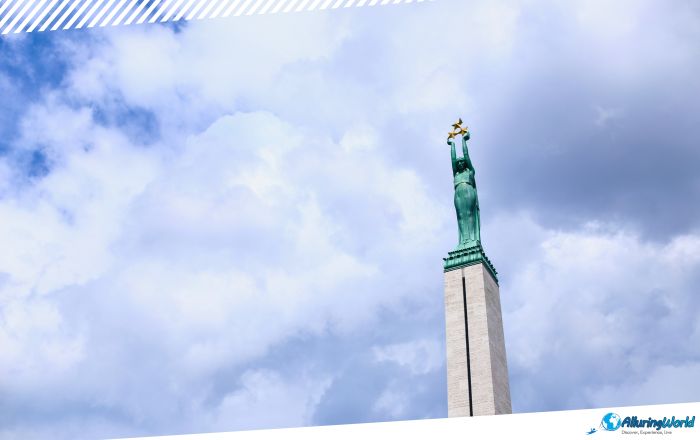 5 Freedom Monument in Riga