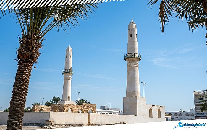 8 Khamis Mosque