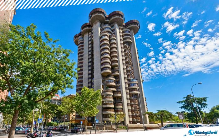 2 Torres Blancas in Madrid