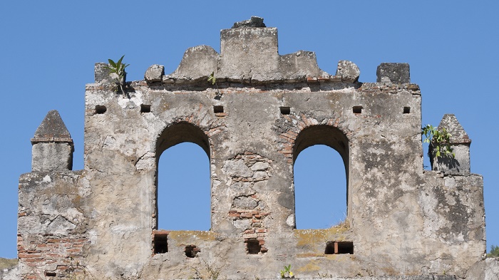 2 Ujarras