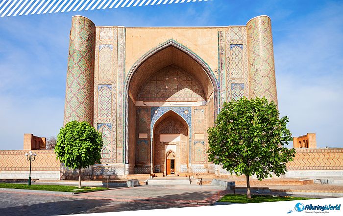 6 Bibi-Khanym Mosque