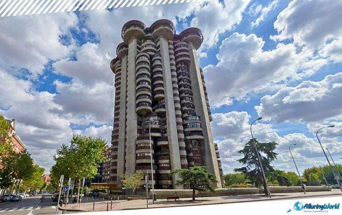 6 Torres Blancas in Madrid