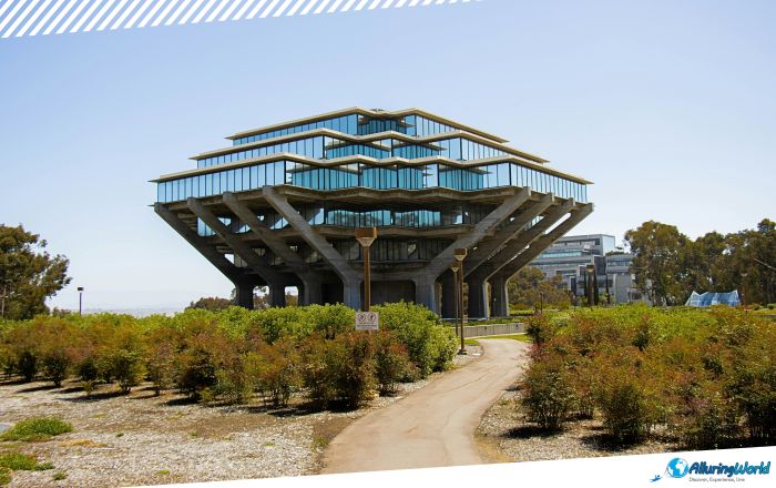 8 Geisel Library Building in San Diego