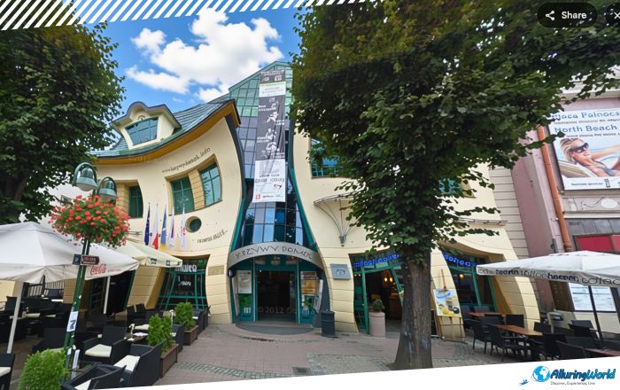 2 Krzywy Domek in Sopot