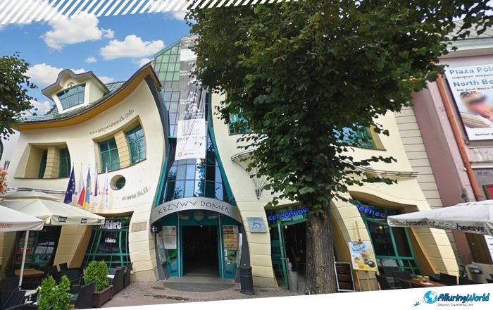 4 Krzywy Domek in Sopot