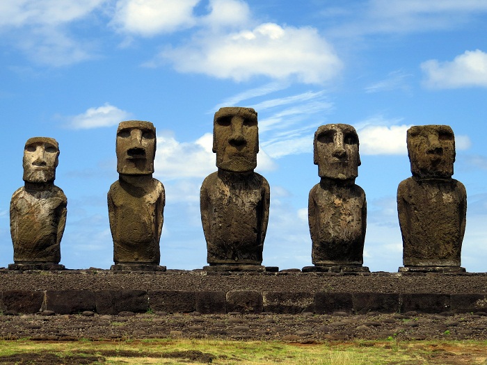 6 Moai Statues