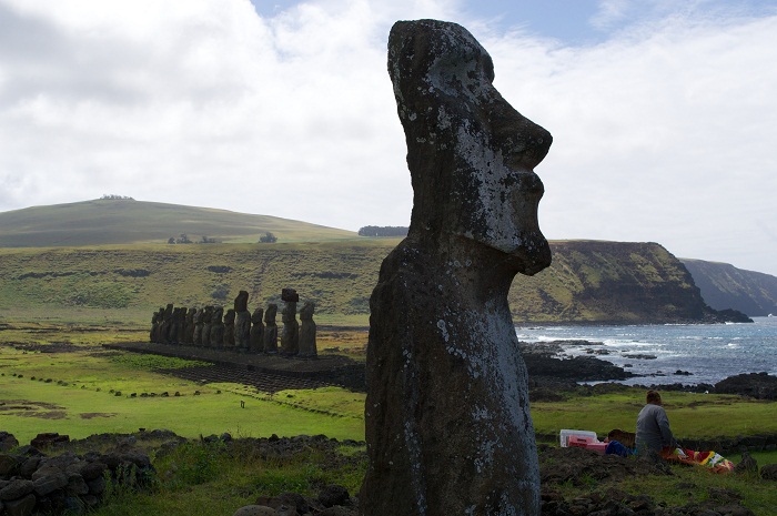 7 Moai Statues