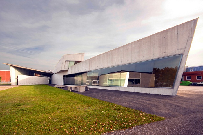 9 Vitra