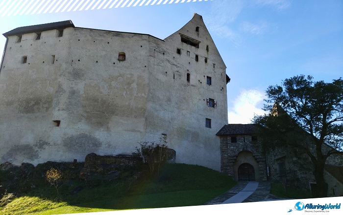 8 Gutenberg Castle in Balzers