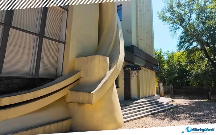 6 Gosplan Garage in Moscow