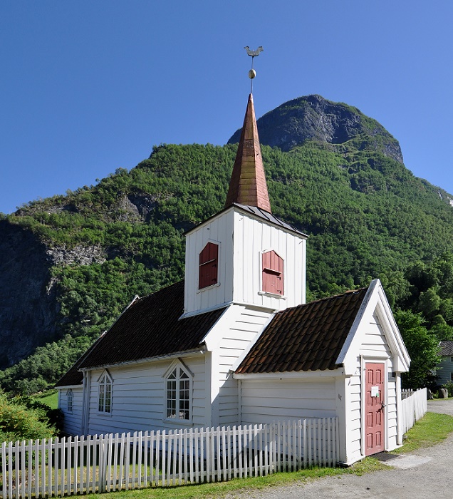 3 Undredal Church