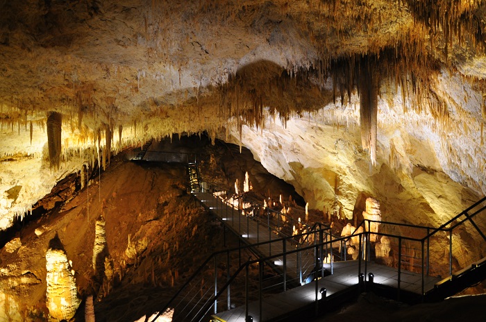 5 Jewel Cave