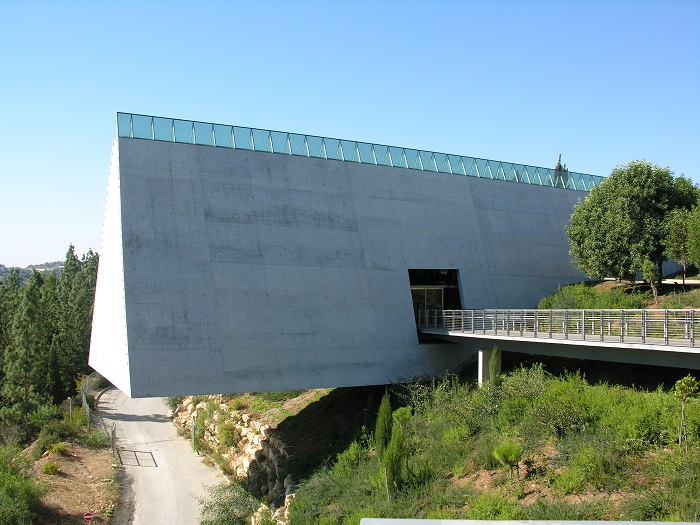 15 Yad Vashem