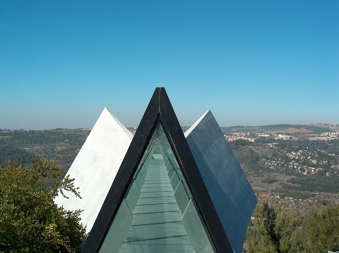 16 Yad Vashem