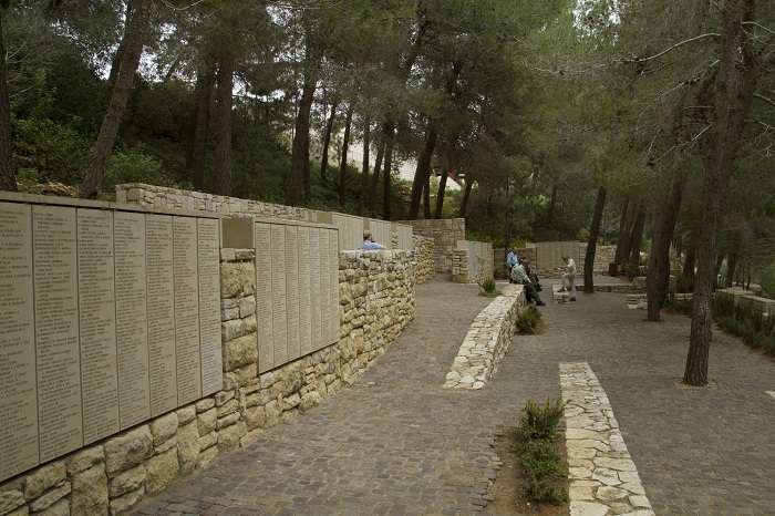 18 Yad Vashem