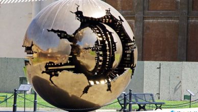 1 Sfera con Sfera Statue in Vatican