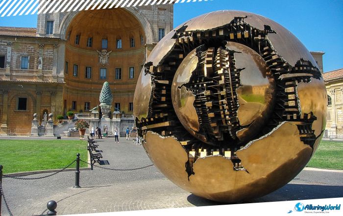 3 Sfera con Sfera Statue in Vatican