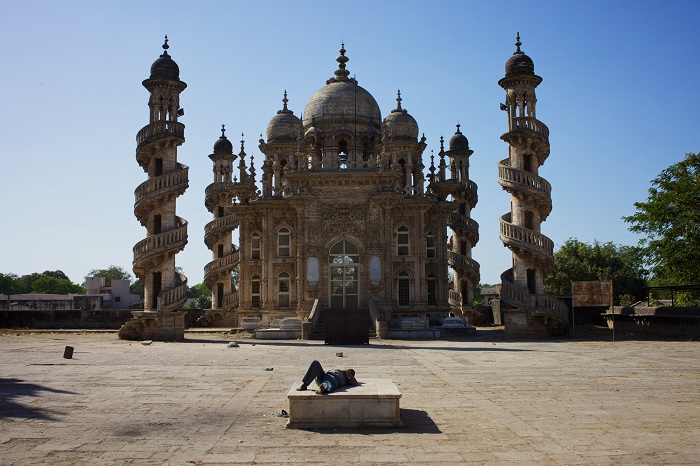 4 Mahabat Maqbara