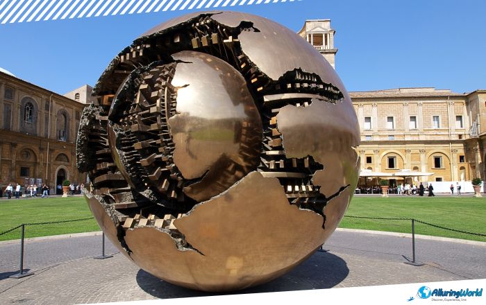 5 Sfera con Sfera Statue in Vatican