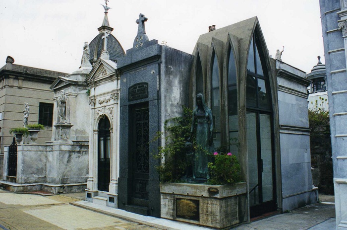 9 Recoleta Cemetery