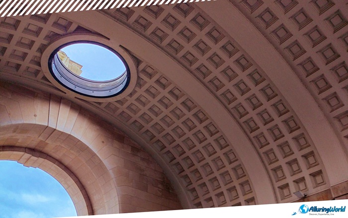 6 Menin Gate in Belgium