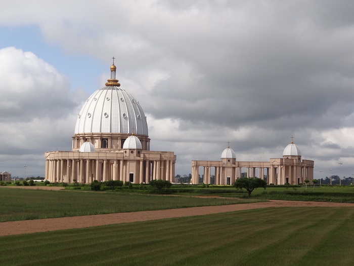 4 Yamoussoukro Basilica