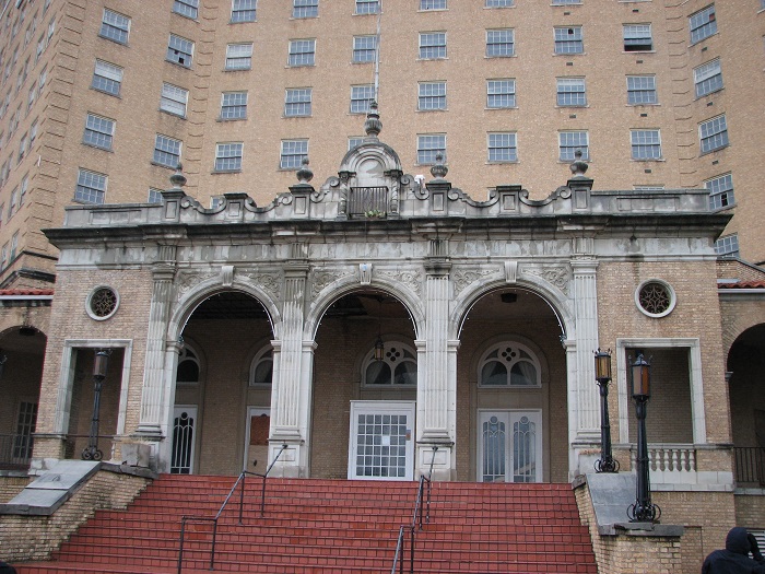 4 Baker Hotel