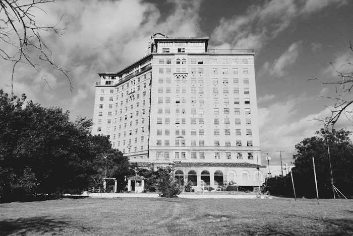 6 Baker Hotel