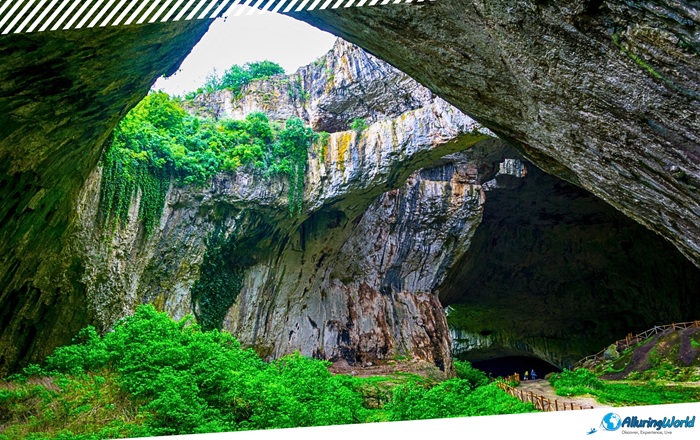 5 Devetashka Cave