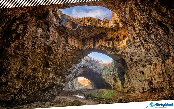 6 Devetashka Cave