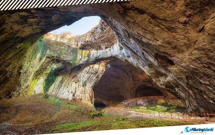 9 Devetashka Cave