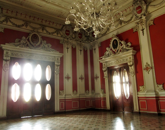 9 Palace Salvador