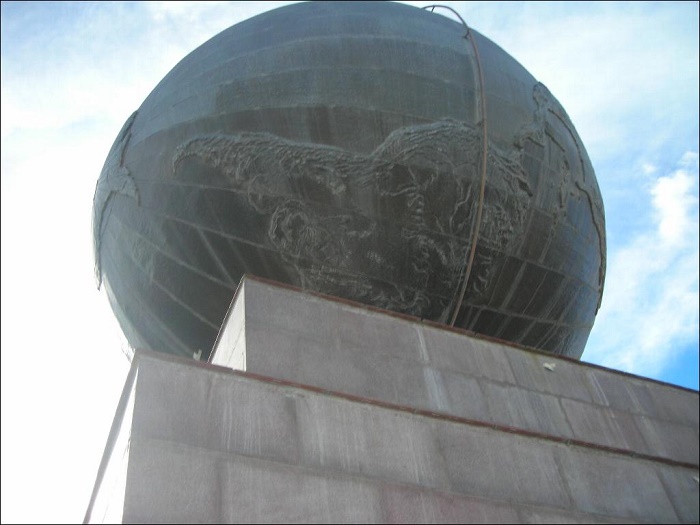 8 Equator Monument