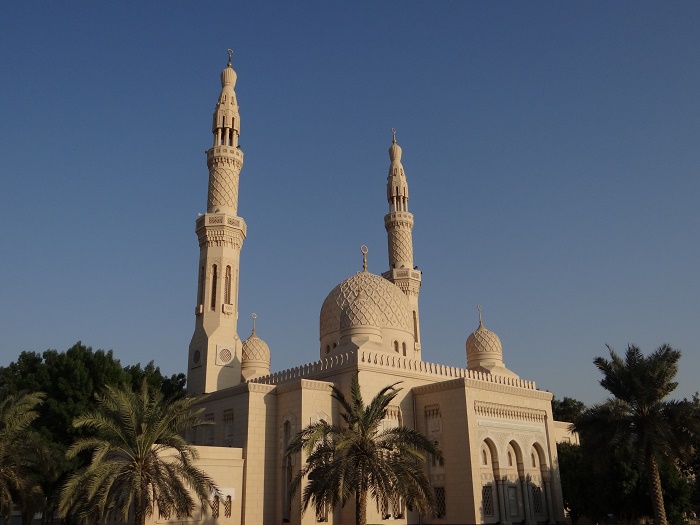 7 Jumeirah Mosque