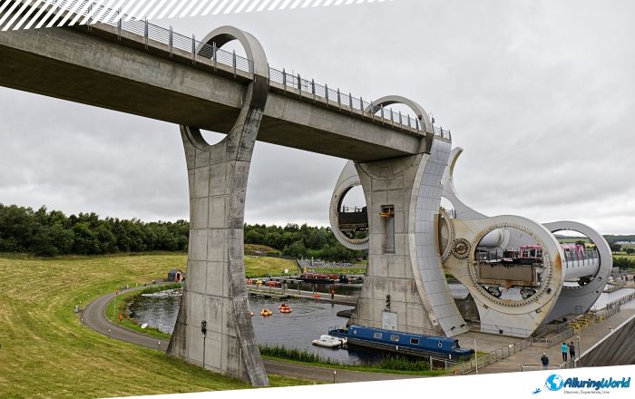 2 Falkirk Wheel in Scotland