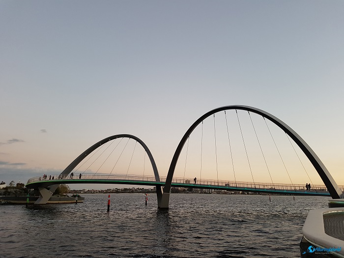 4 Elizabeth Quay Bridge