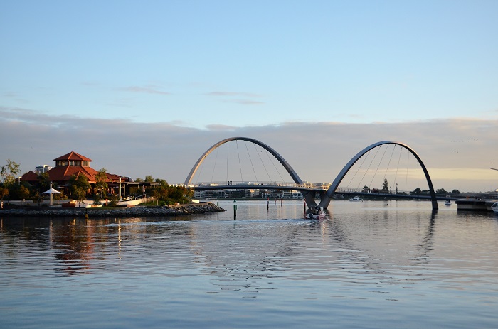 7 Elizabeth Quay Bridge