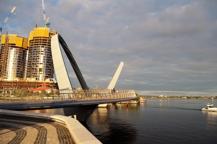 8 Elizabeth Quay Bridge