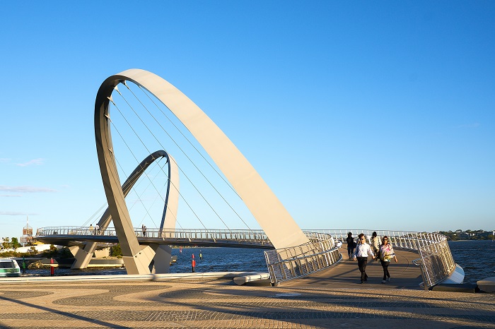 9 Elizabeth Quay Bridge