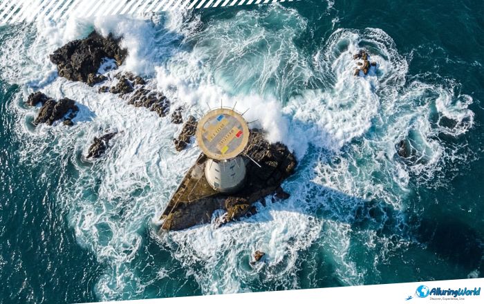 6 Les Hanois Lighthouse