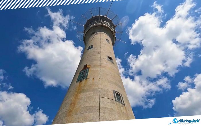 8 Les Hanois Lighthouse