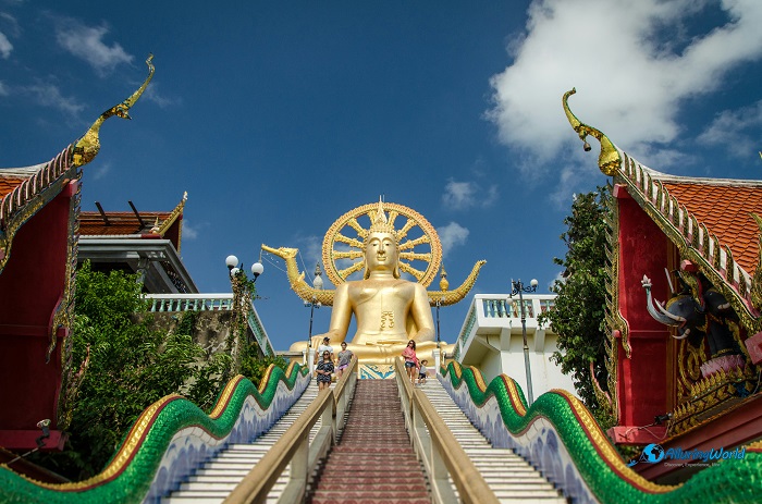 2 Wat Phra Yai