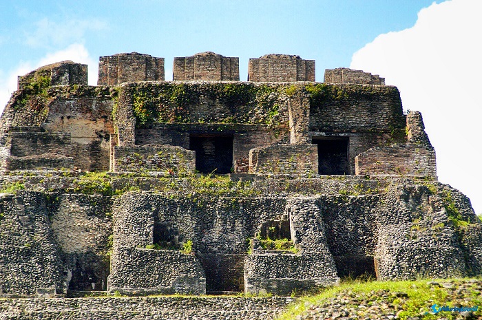 11 Xunantunich