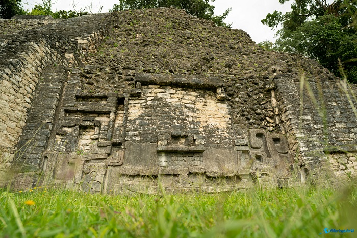5 Xunantunich